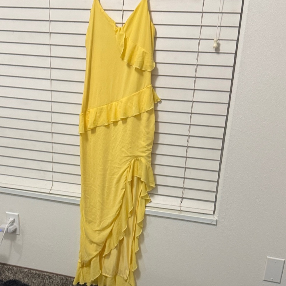 Elegant Yellow Ruffled Dress